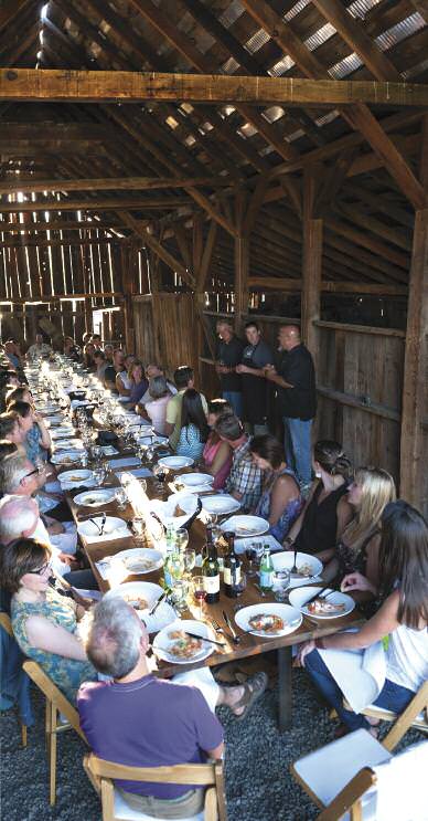feature-barn-dining-3