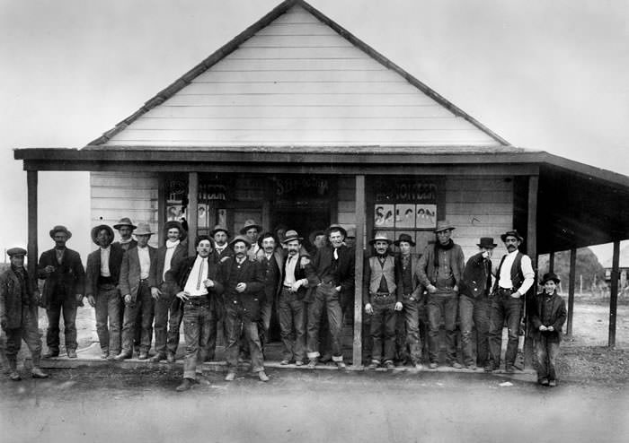 00 McDermitt Basque cowboys Pioneer Saloon th