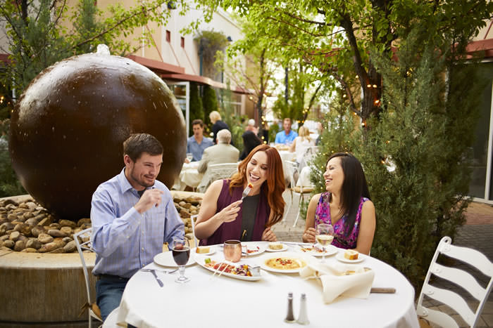 1   patios   TheGrill 2017.05.040353th