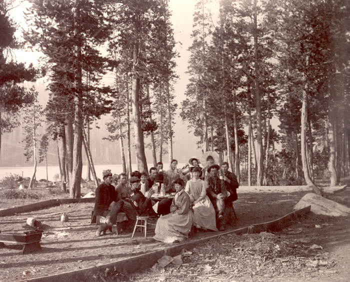 14 Edible Traditions picnics P2000 06 0066th