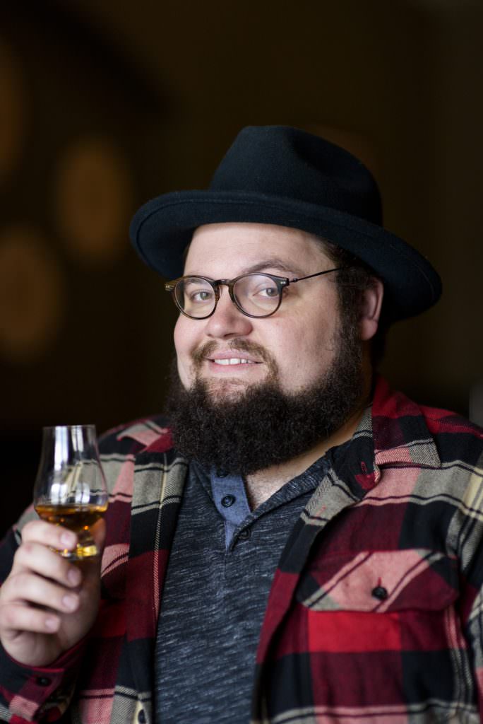 Column photo whispering 7