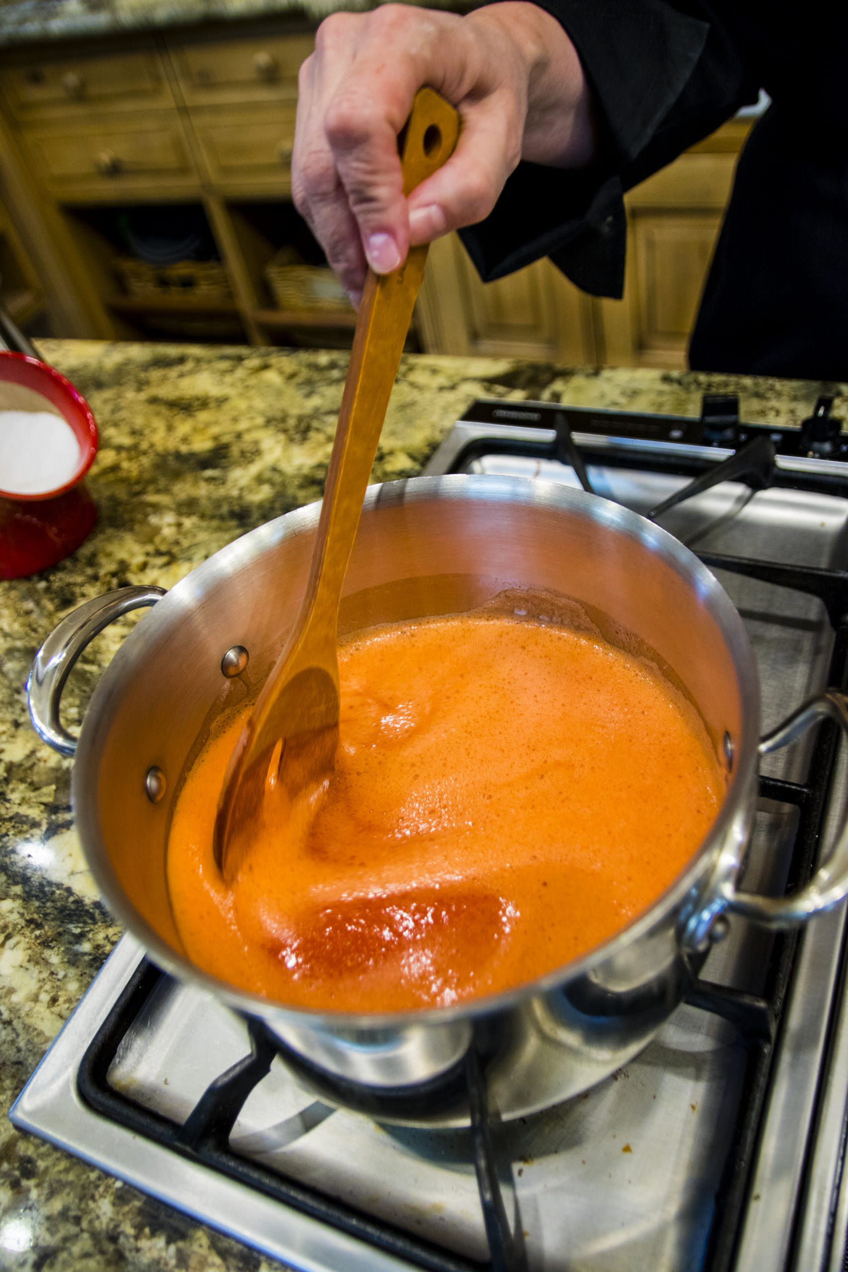 Fruit leather Stirring puree over heat01
