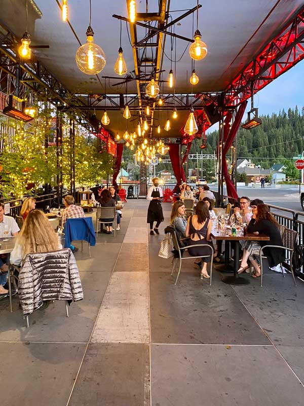 web Moodys outdoor seating