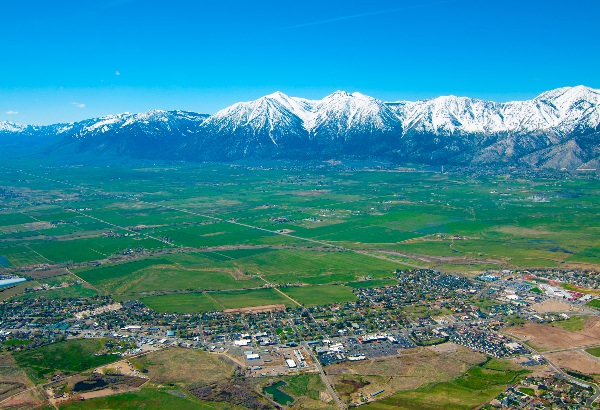 Snowcapped mountains behind the Carson Valley